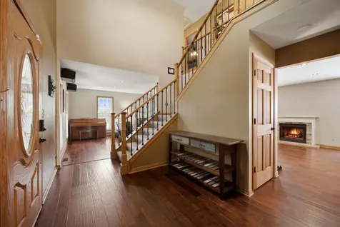 702 Hickory Lane Carol Stream IL 60188