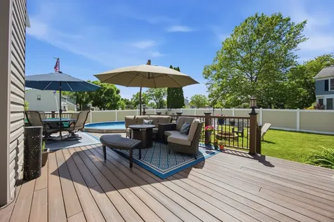702 Hickory Lane Carol Stream IL 60188