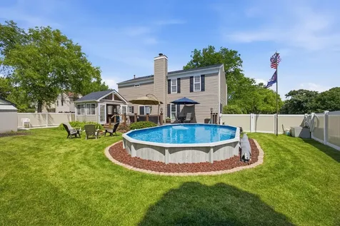 702 Hickory Lane Carol Stream IL 60188
