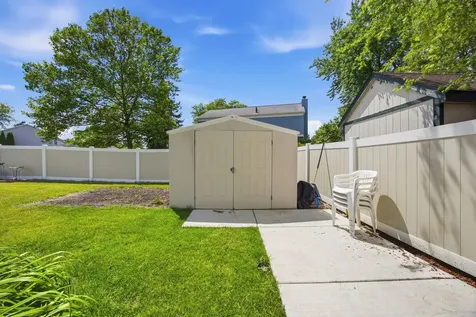 702 Hickory Lane Carol Stream IL 60188