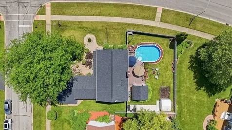 702 Hickory Lane Carol Stream IL 60188