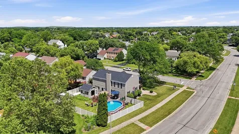 702 Hickory Lane Carol Stream IL 60188