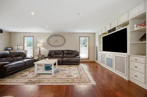 702 Hickory Lane Carol Stream IL 60188