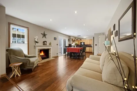 702 Hickory Lane Carol Stream IL 60188