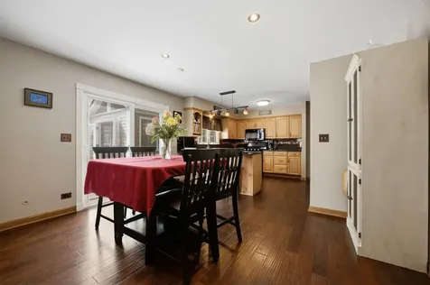 702 Hickory Lane Carol Stream IL 60188