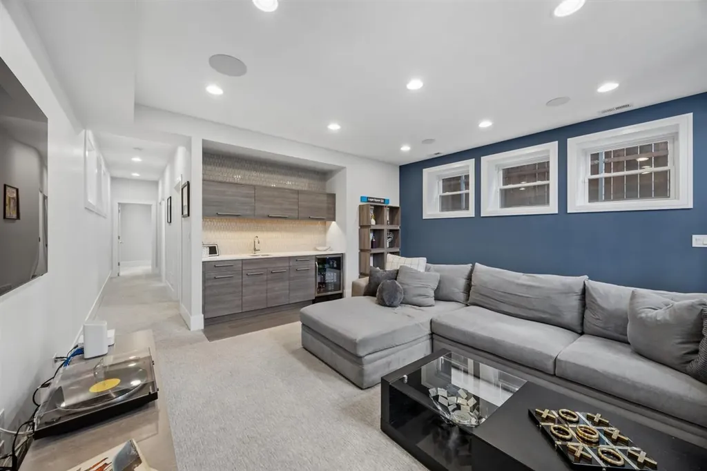 1616 North Hamlin Avenue Chicago IL 60647