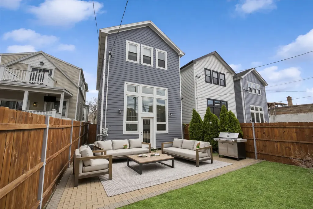 1616 North Hamlin Avenue Chicago IL 60647
