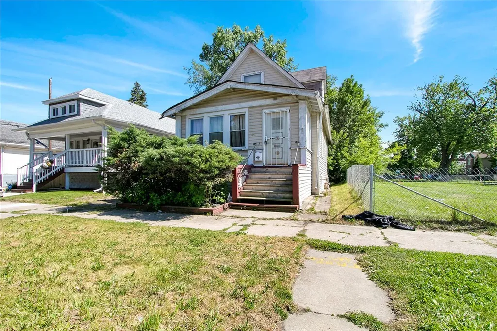 321 West 114th Street Chicago IL 60628