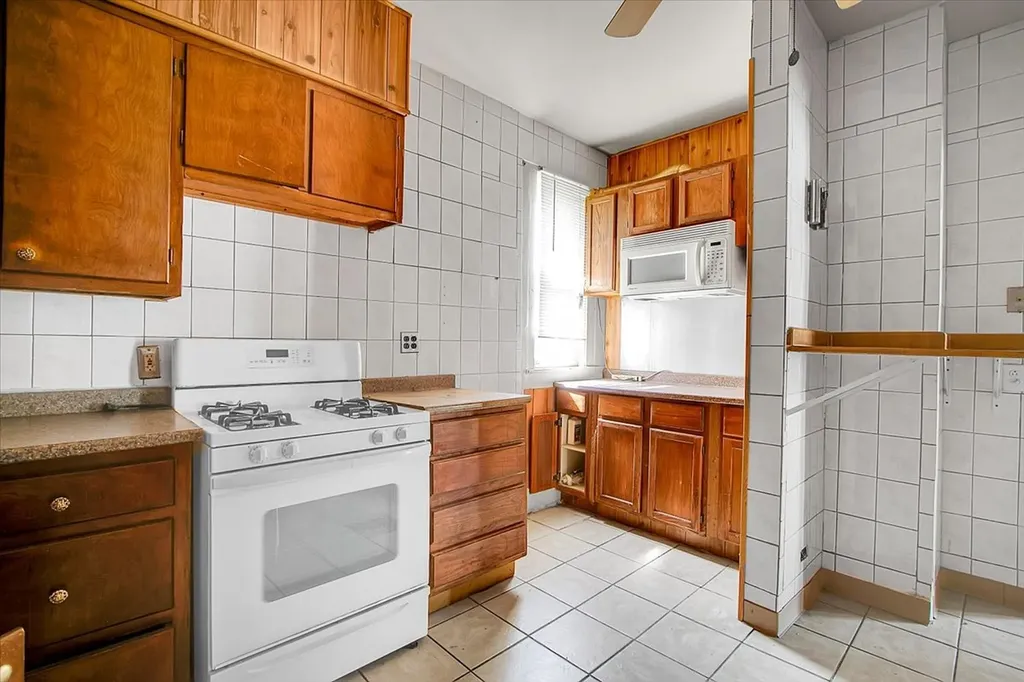 321 West 114th Street Chicago IL 60628