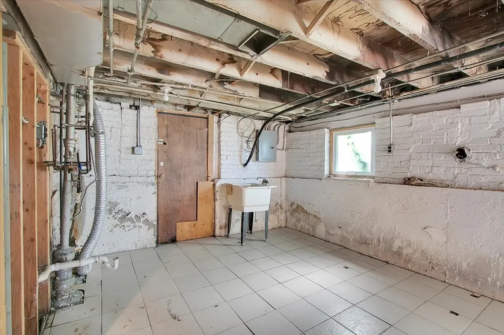321 West 114th Street Chicago IL 60628