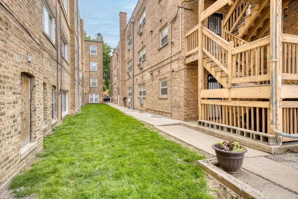 1536 West Pratt Boulevard Chicago IL 60626