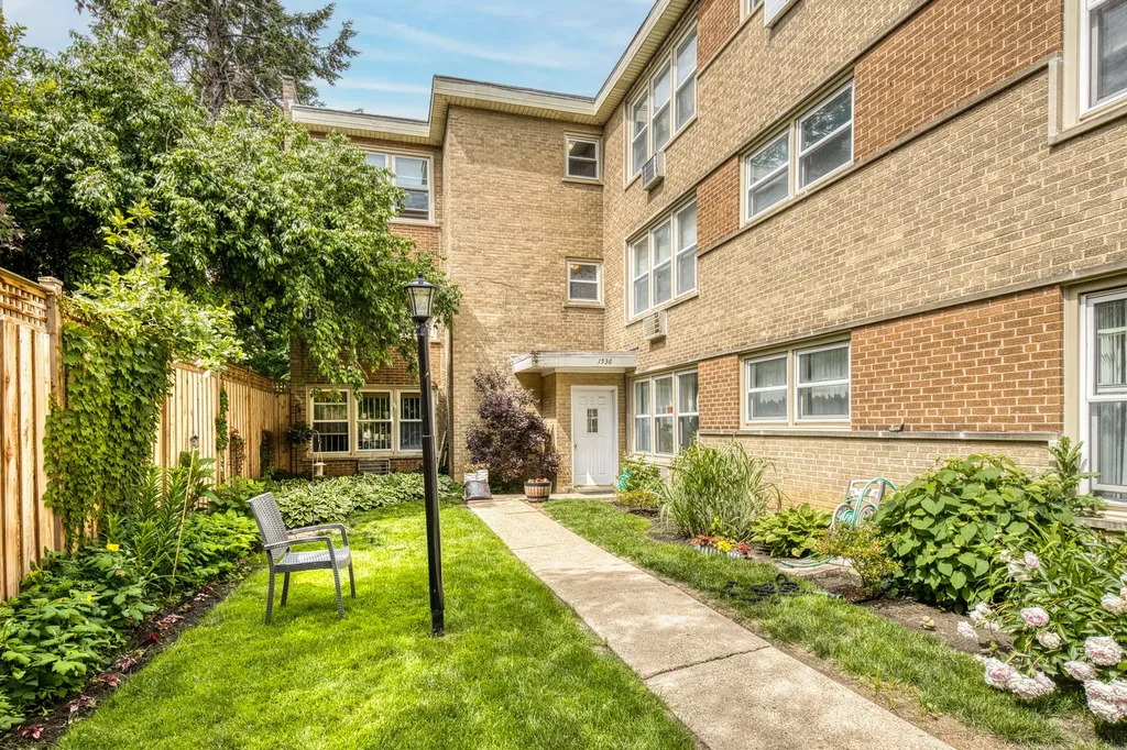 1536 West Pratt Boulevard Chicago IL 60626