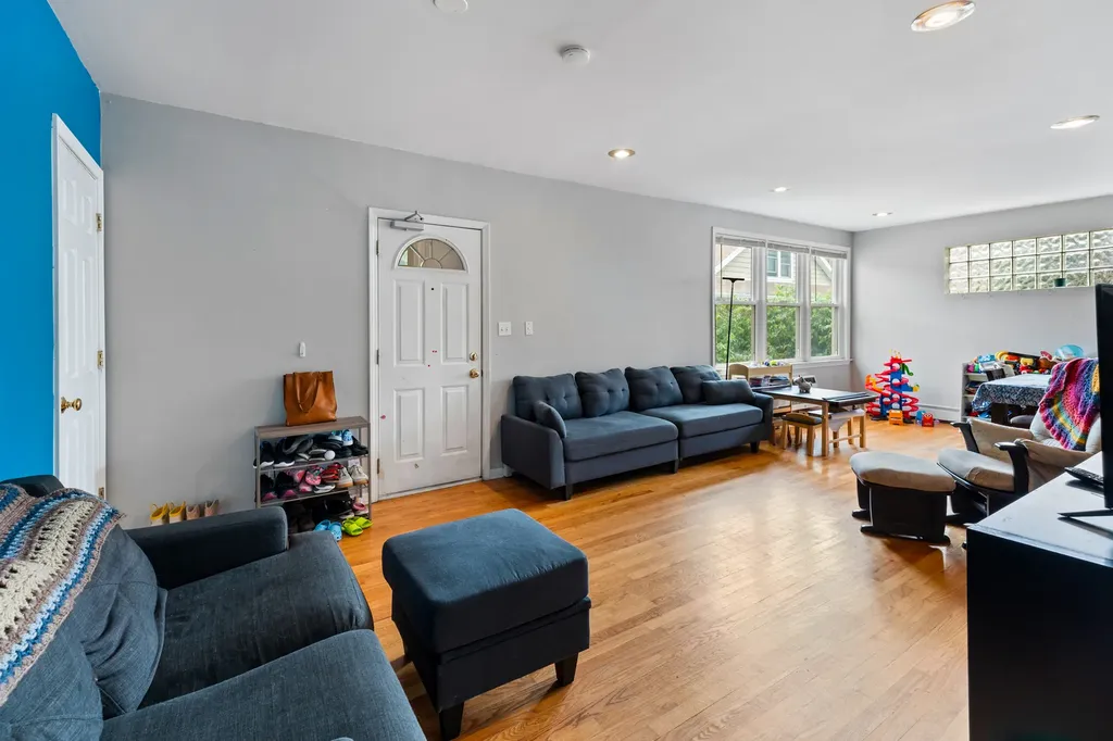 1536 West Pratt Boulevard Chicago IL 60626