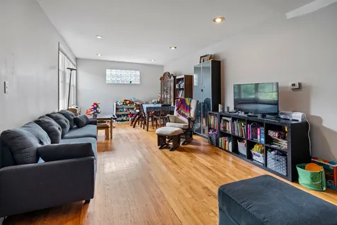 1536 West Pratt Boulevard Chicago IL 60626