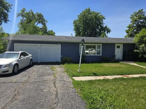 151 Beach Court South Elgin IL 60177