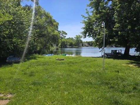 151 Beach Court South Elgin IL 60177