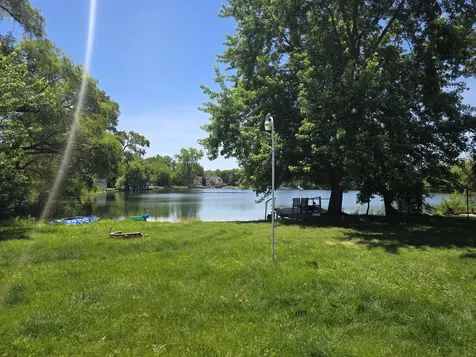 151 Beach Court South Elgin IL 60177