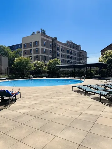 3930 North Pine Grove Avenue Chicago IL 60613