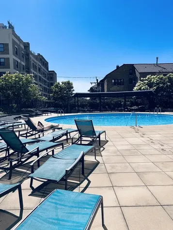 3930 North Pine Grove Avenue Chicago IL 60613