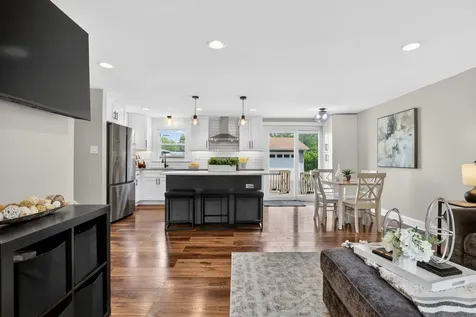 631 Pierce Court Grayslake IL 60030
