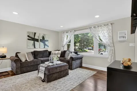 631 Pierce Court Grayslake IL 60030