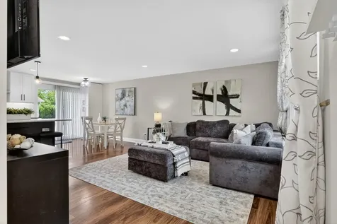 631 Pierce Court Grayslake IL 60030