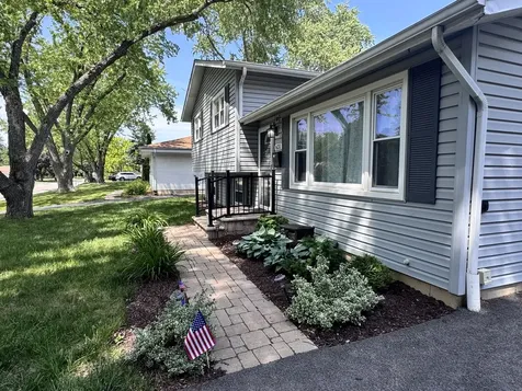 631 Pierce Court Grayslake IL 60030