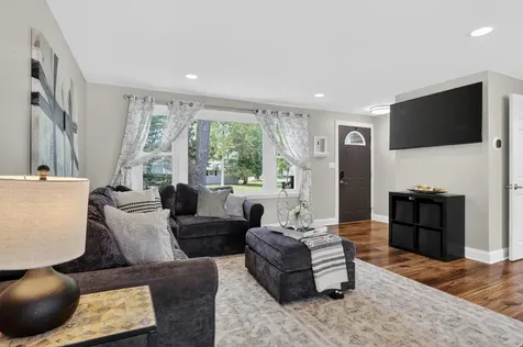 631 Pierce Court Grayslake IL 60030