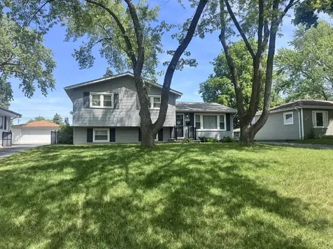 631 Pierce Court Grayslake IL 60030