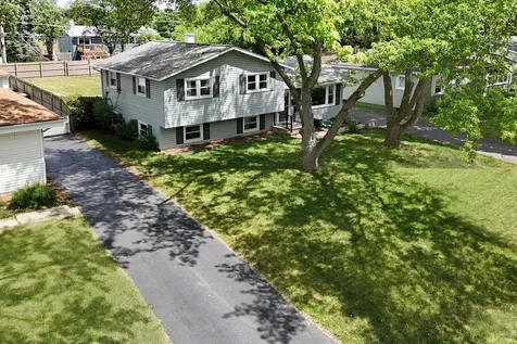 631 Pierce Court Grayslake IL 60030