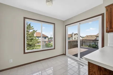 1503 Longwood Drive Sycamore IL 60178