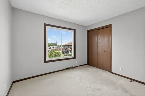 1503 Longwood Drive Sycamore IL 60178