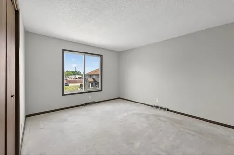 1503 Longwood Drive Sycamore IL 60178