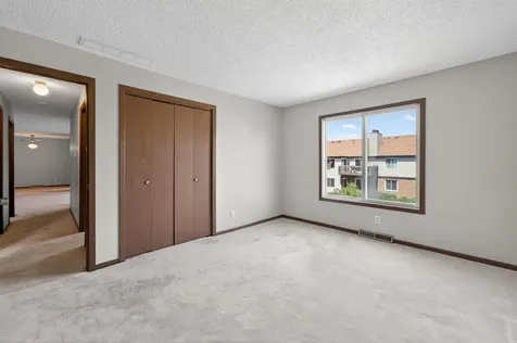 1503 Longwood Drive Sycamore IL 60178
