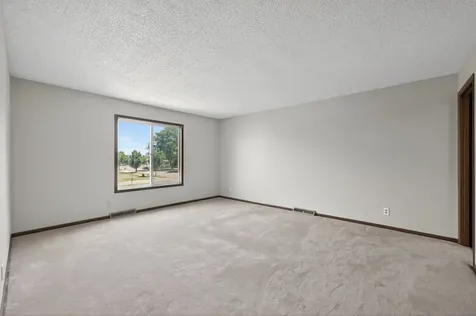 1503 Longwood Drive Sycamore IL 60178