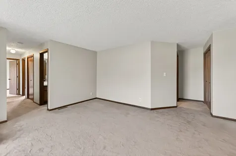 1503 Longwood Drive Sycamore IL 60178