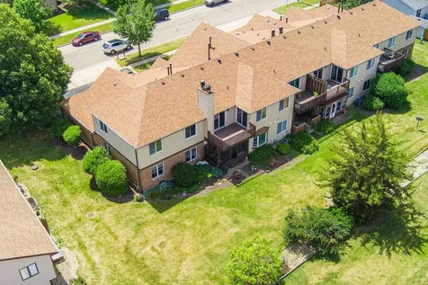 1503 Longwood Drive Sycamore IL 60178