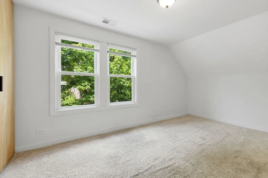4023 West Addison Street Chicago IL 60641
