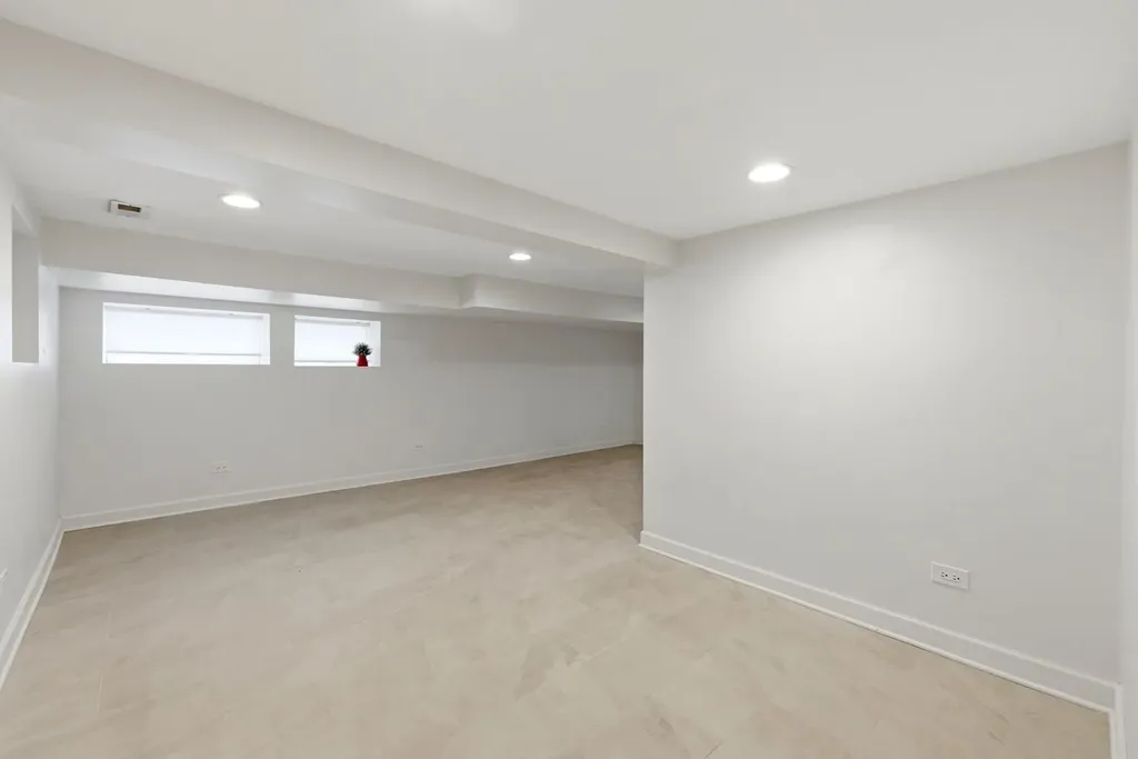 4023 West Addison Street Chicago IL 60641