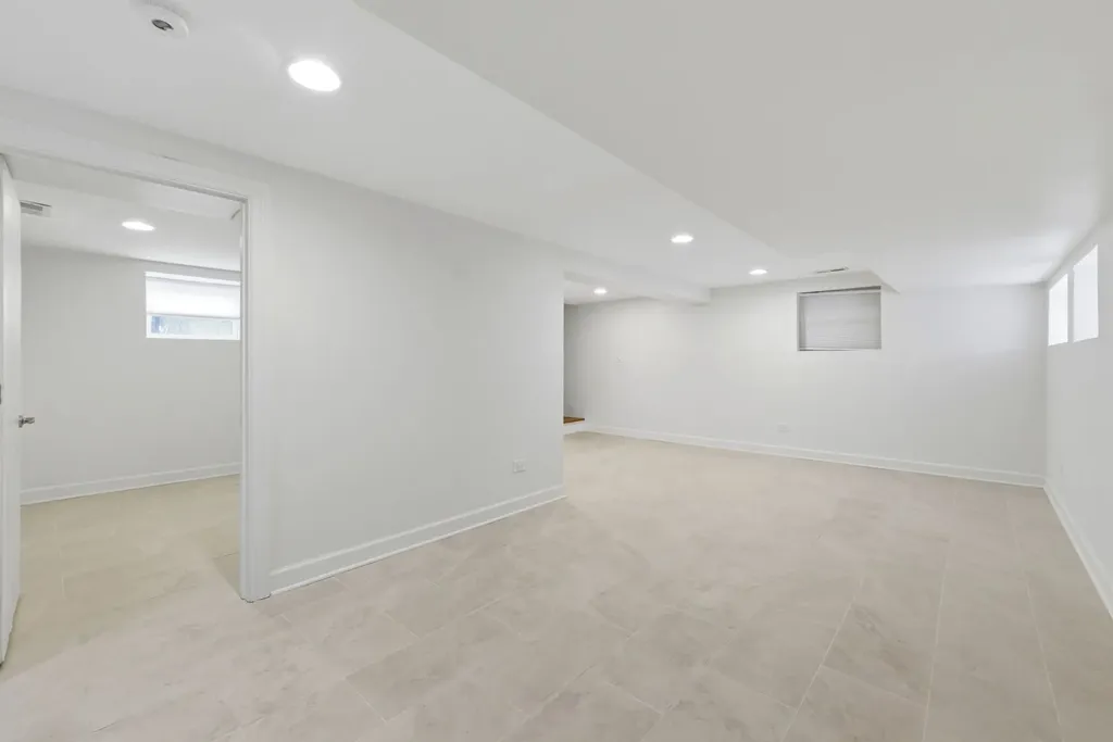 4023 West Addison Street Chicago IL 60641