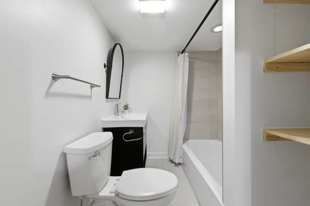 4023 West Addison Street Chicago IL 60641