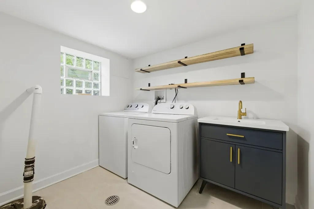 4023 West Addison Street Chicago IL 60641
