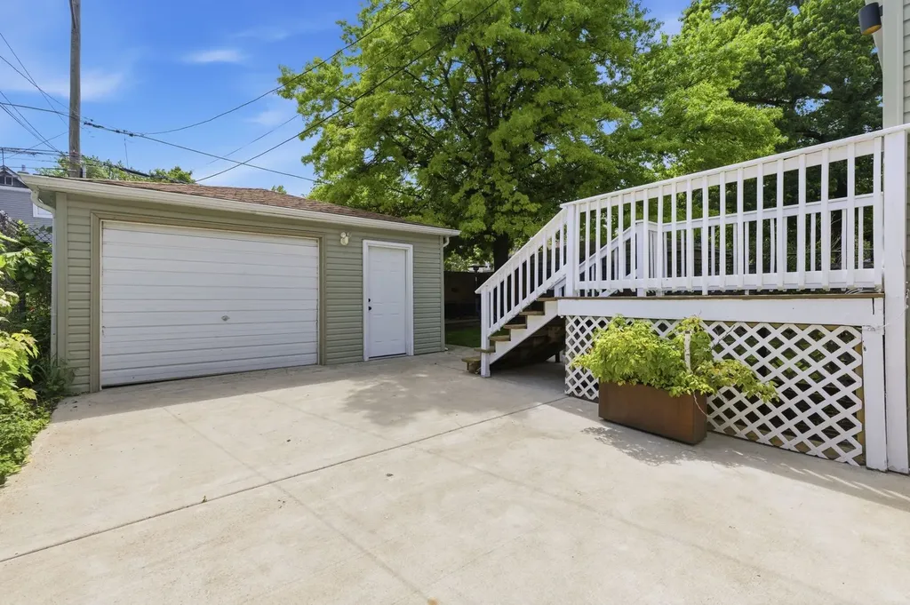 4023 West Addison Street Chicago IL 60641