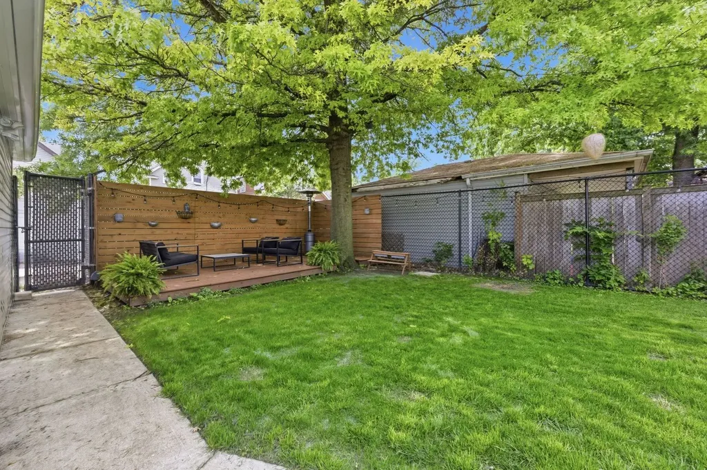 4023 West Addison Street Chicago IL 60641