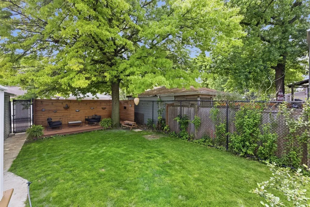 4023 West Addison Street Chicago IL 60641