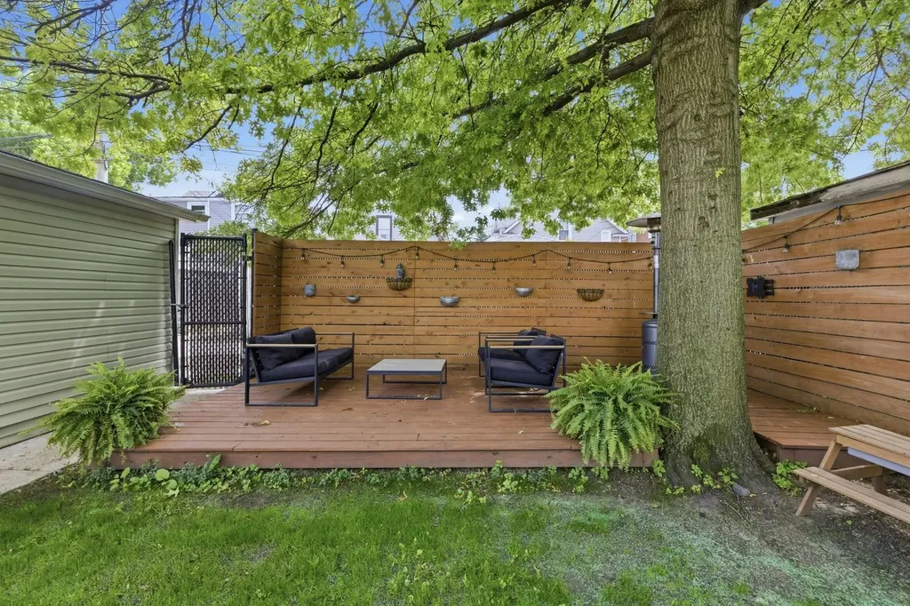 4023 West Addison Street Chicago IL 60641