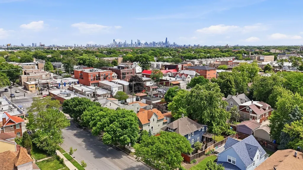 4023 West Addison Street Chicago IL 60641