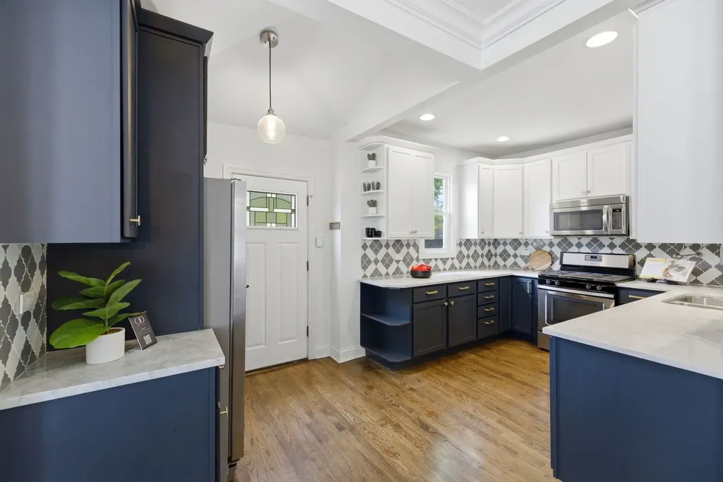 4023 West Addison Street Chicago IL 60641
