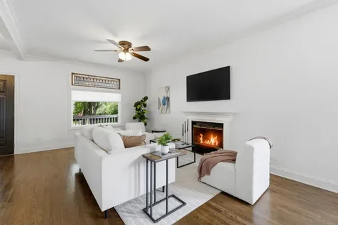 4023 West Addison Street Chicago IL 60641