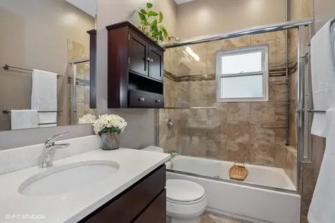 2931 North Dawson Avenue Chicago IL 60618